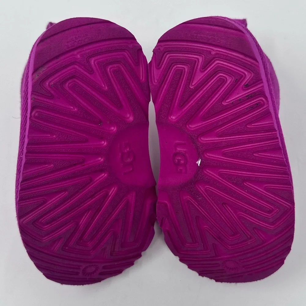 UGG Vibrant Pink Kids Boots sz.6c
